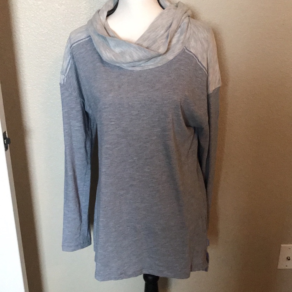 Columbia pull over loose cowl neck!